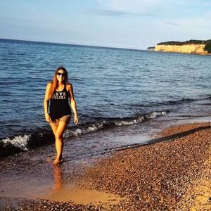 Meet your Posher, Veronica